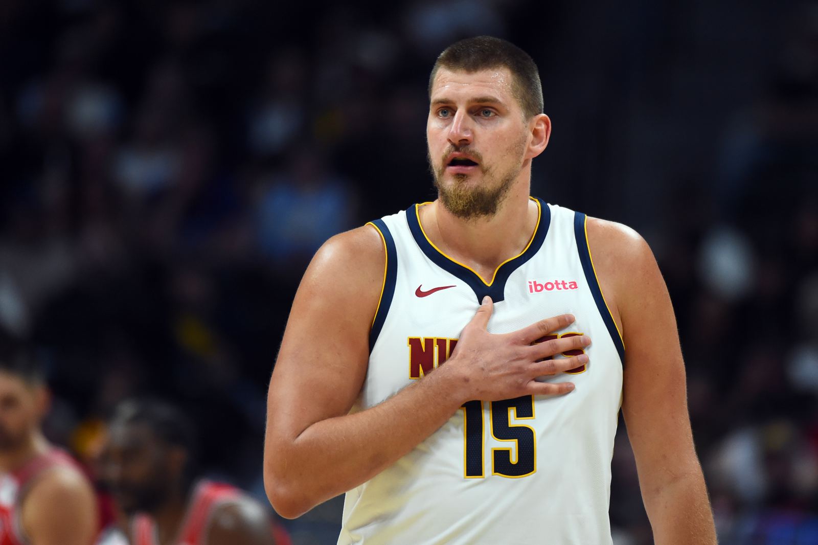Jokic nhanh chóng ghi triple-double sau 8 cú sút, dẫn đầu toàn đội về điểm cộng trừ cá nhân +27.