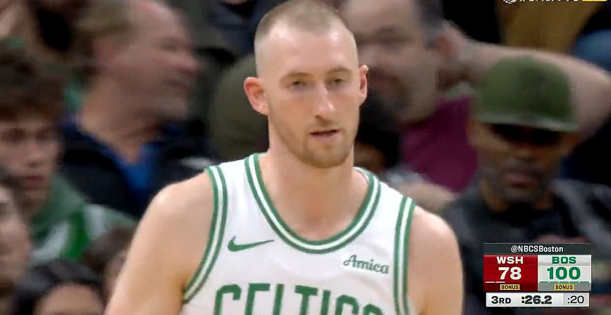 Cuộc tấn công nổ ra! Celtics đã ghi được 102 điểm trong 3/4, gần bằng số điểm trung bình mỗi trận của họ trong mùa giải này.