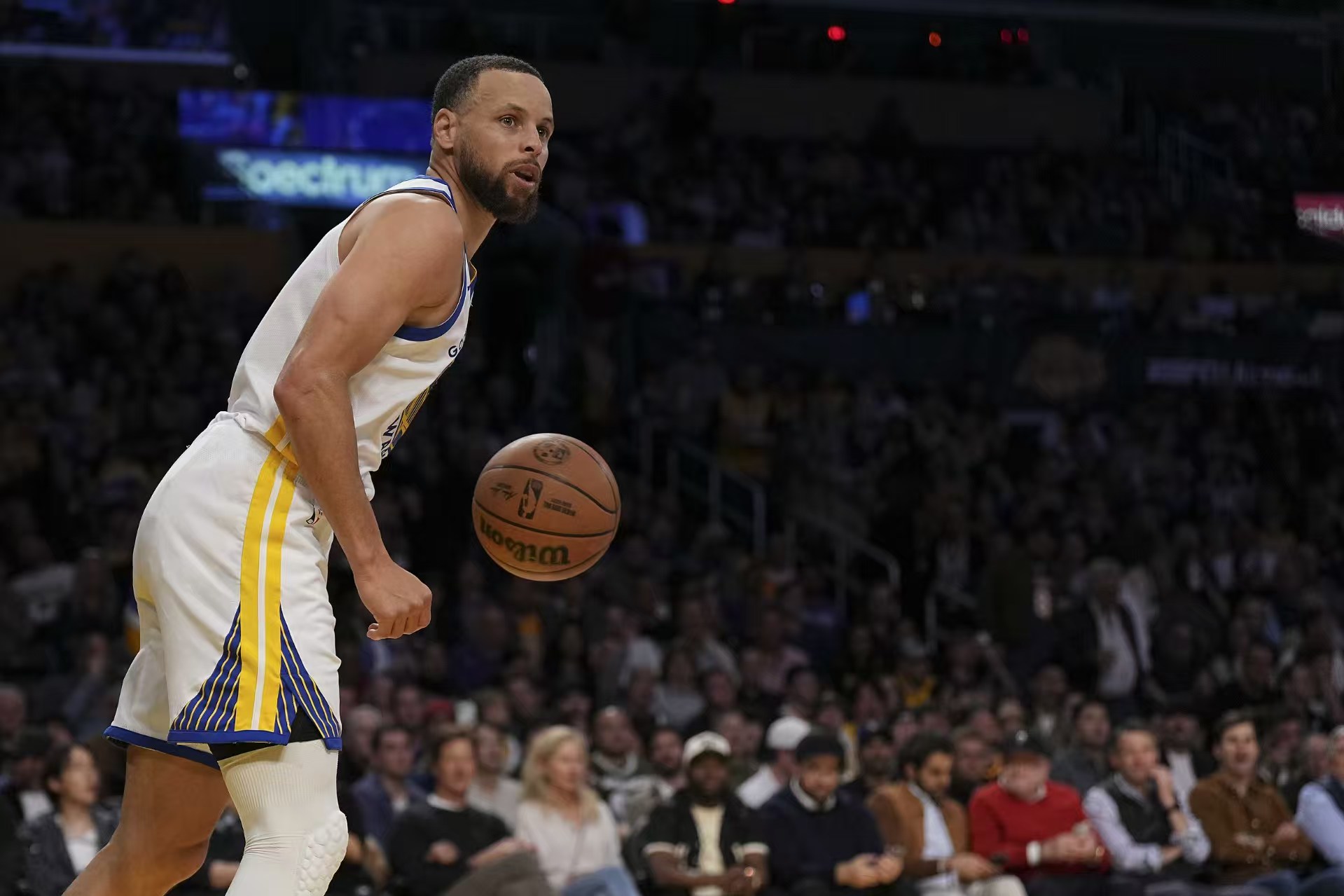 Curry đã bị cảm lạnh nhiều ngày rồi! Kerr: Curry sẽ bỏ lỡ trận đấu ngày mai với Kings