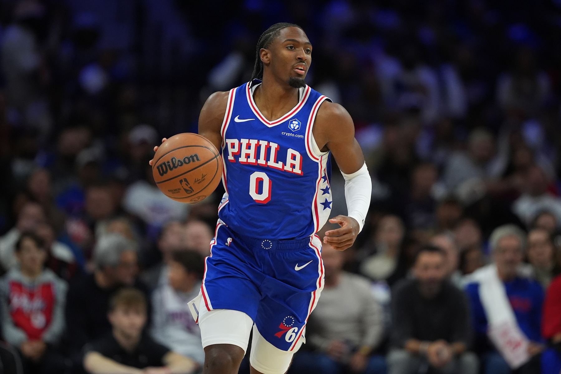 Hãy cố gắng hết sức! Maxi thực hiện 6 trong số 10 quả ba điểm và ghi được 39 điểm, 5 rebound và 5 kiến tạo.