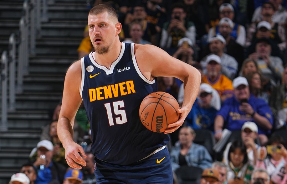 Jokic ghi được 19 điểm khi bắn 7/7 chỉ trong một hiệp đấu, và Nuggets đã đánh bại Clippers với tỷ số 43-22.