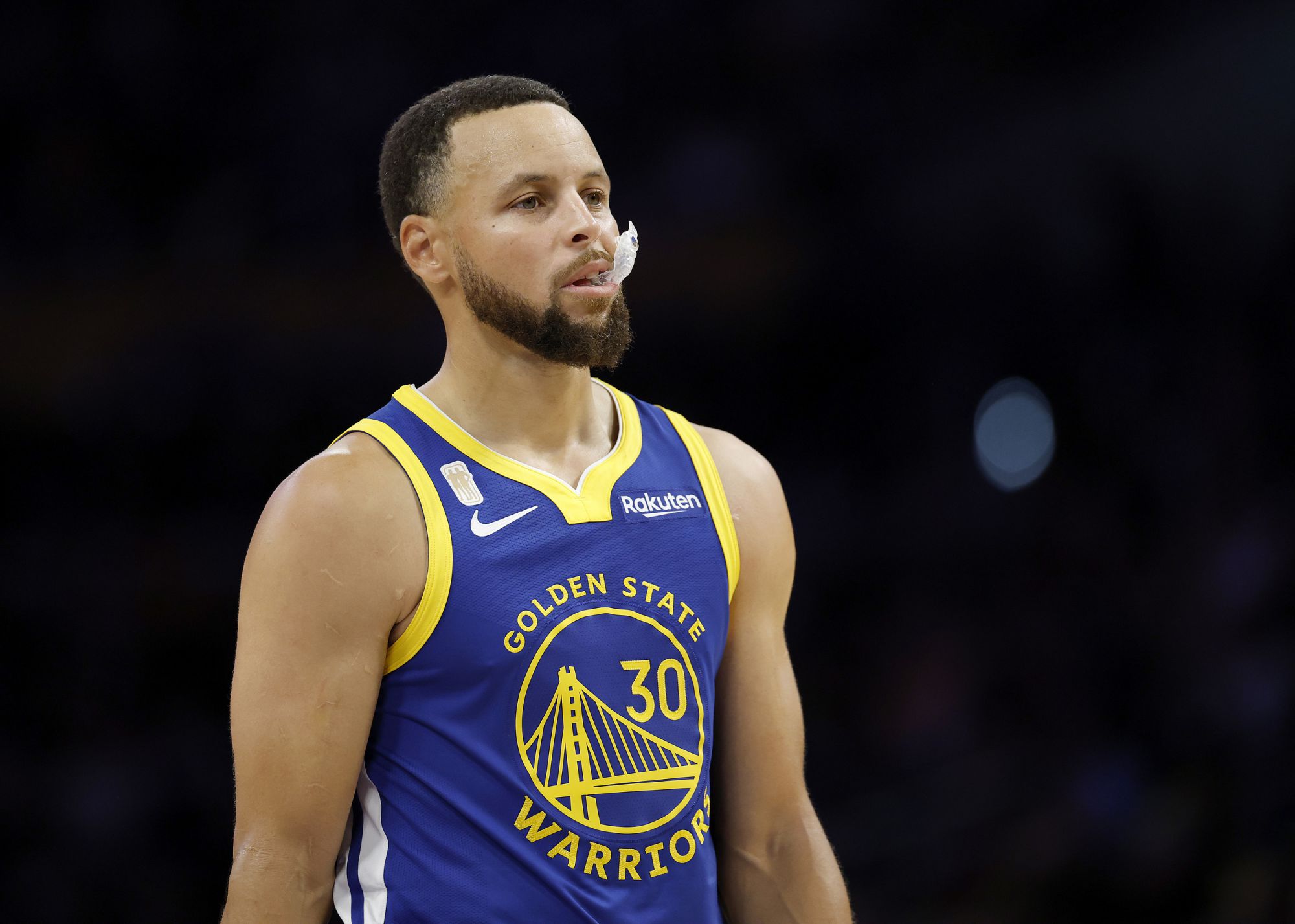 Curry vượt qua người Anh về thành tích ghi bàn trong sự nghiệp và đứng thứ 23 trong lịch sử NBA