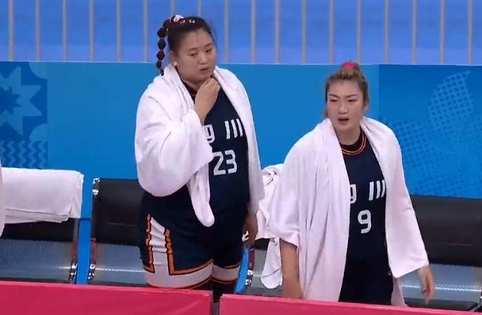 Một trận chiến suy thoái! Li Meng ghi được 2 điểm, 1 rebound và 3 kiến tạo trên 1 trong 6 cú sút.