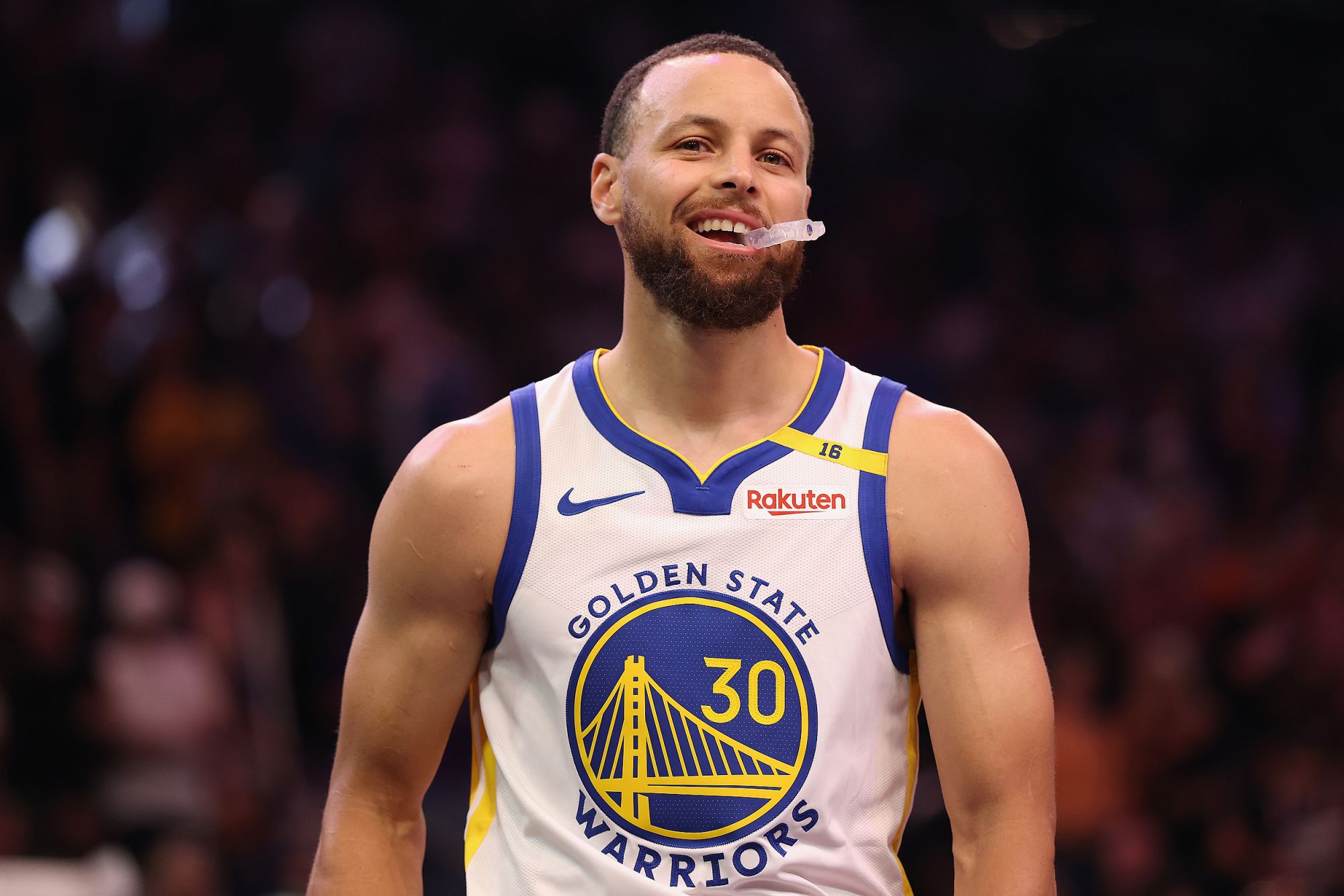 Curry nói về việc mang giày bóng rổ thế hệ thứ 6 của Kobe Bryant: Tưởng nhớ Kobe, động thái này mang lại cho tôi năng lượng