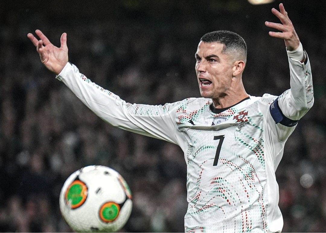 🟥 Phân bổ 13 thẻ phạt của Cristiano Ronaldo tính đến thời điểm hiện tại: Real Madrid có 6 thẻ nhiều nhất và Manchester United có 4 thẻ