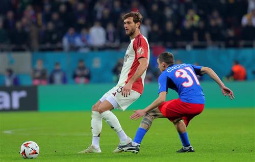 FCSB đấu với Lyon