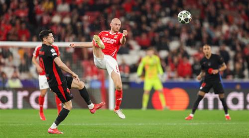 Benfica đấu với Barcelona