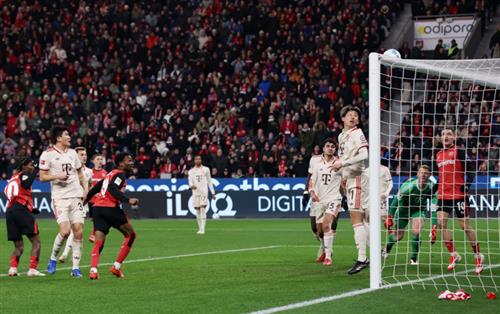 Bayer Leverkusen đấu với Bayern Munich