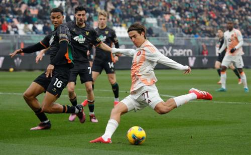 Venice đấu với Rome