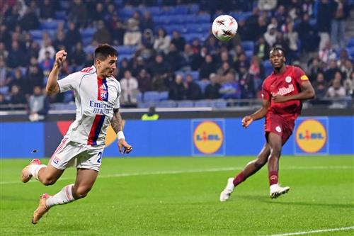 Lyon đấu với Red Bull Salzburg