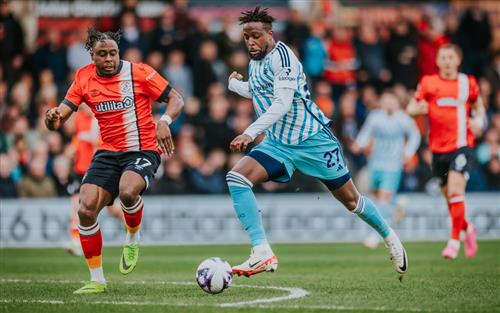 Thị trấn Luton vs Rừng Nottingham