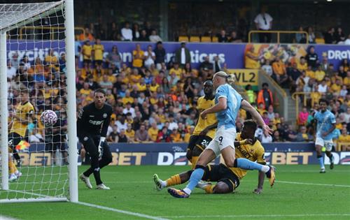 Wolves đấu với Manchester City