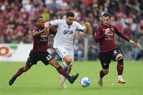 Empoli đấu với Salernitana