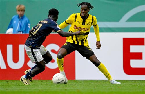 Phoenix Lübeck đấu với Borussia Dortmund