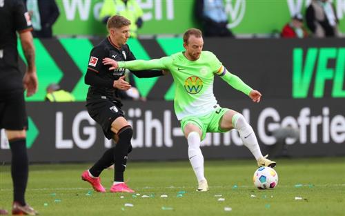Wolfsburg đấu với Augsburg