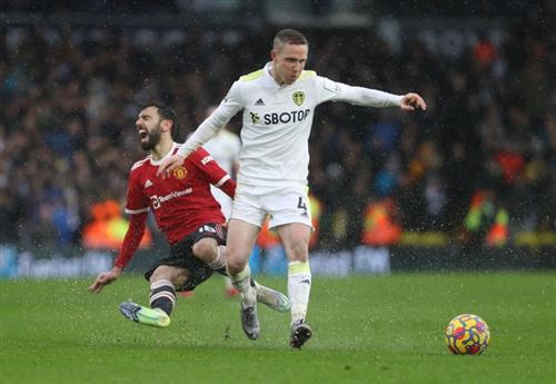 Manchester United đấu với Leeds United