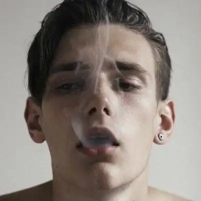 6686体育金牌作者Lloyd