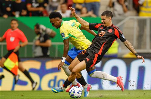 Brazil đấu với Colombia