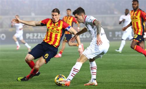 Lecce đấu với AC Milan