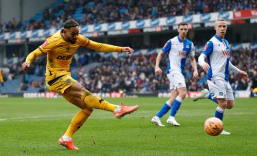Blackburn Rovers đấu với Wolves