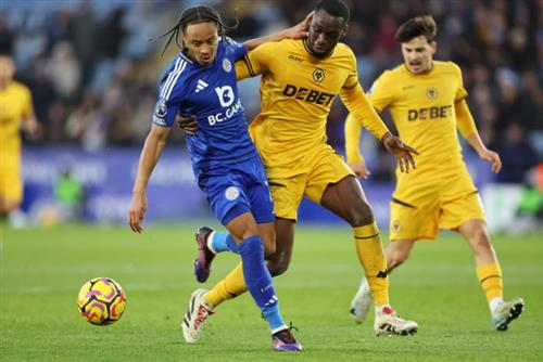 Leicester City đấu với Wolves