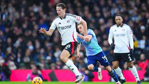 Fulham đấu với Arsenal