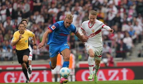 Stuttgart đấu với Kiel Holstein