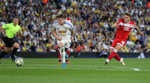 Leeds United đấu với Middlesbrough