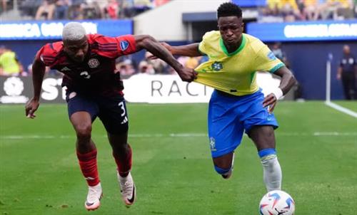 Brazil đấu với Costa Rica