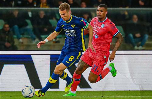 Verona đấu với Udinese