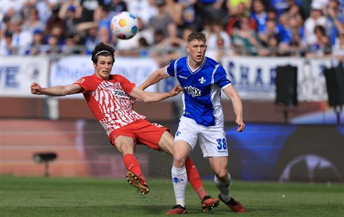 Darmstadt đấu với Freiburg