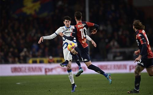 Genoa đấu với Inter Milan