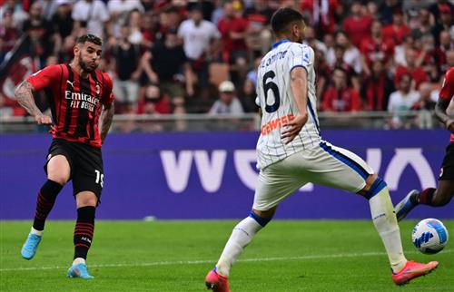 AC Milan đấu với Atalanta
