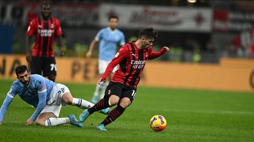 Lazio đấu với AC Milan