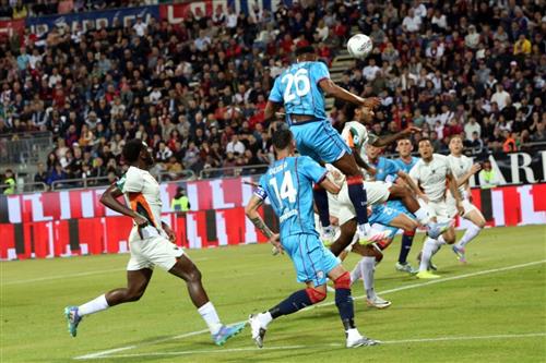 Cagliari đấu với Venice