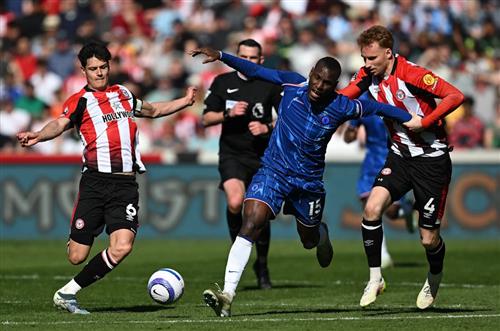 Brentford đấu với Chelsea
